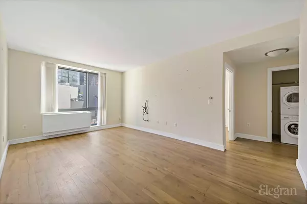 Long Island City, NY 11101,25-21 43rd Ave #701