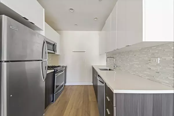 Long Island City, NY 11101,25-21 43rd Ave #701