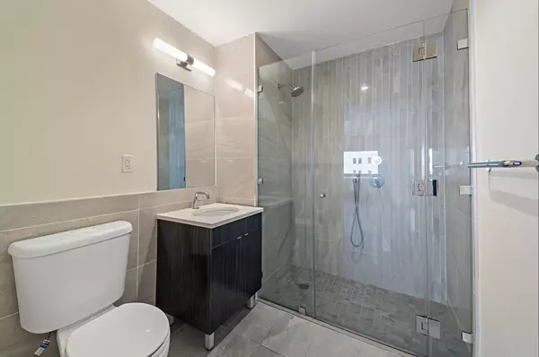 Long Island City, NY 11101,25-21 43rd Ave #701