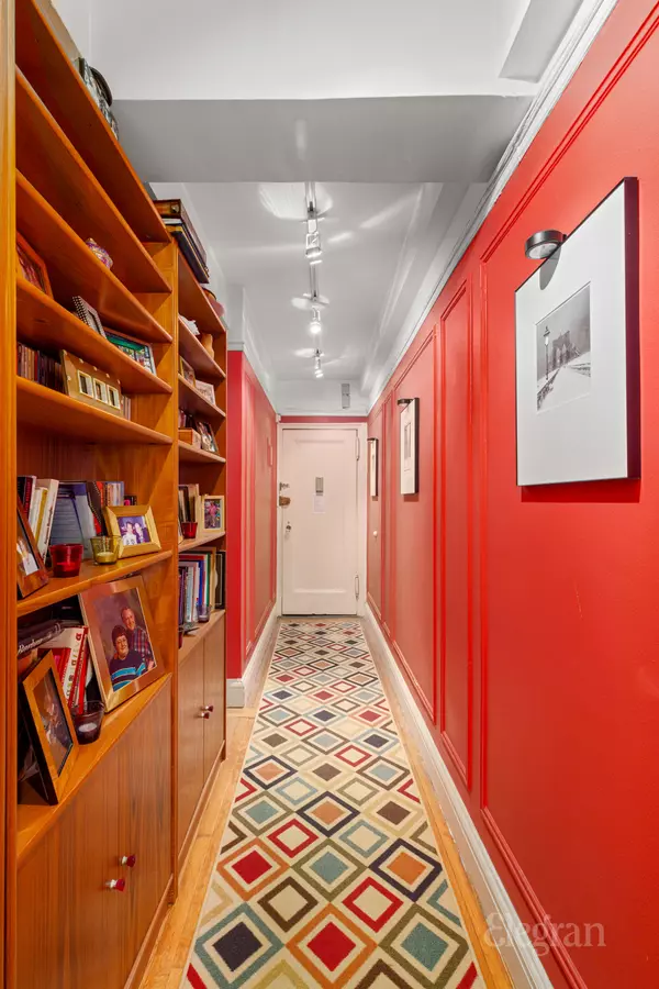 New York, NY 10036,325 W 45th St #319