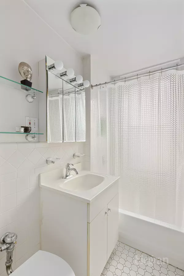 New York, NY 10036,325 W 45th St #319