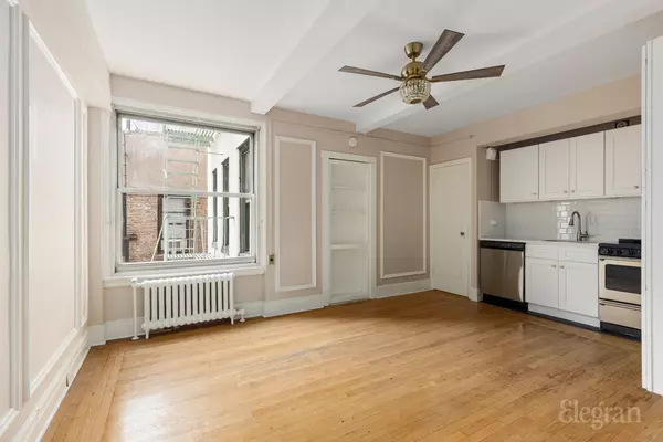 325 W 45th St #720, New York, NY 10036