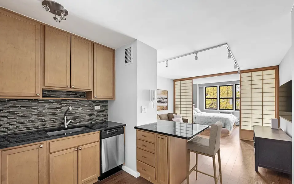 145 E 15th St #6J, New York, NY 10003