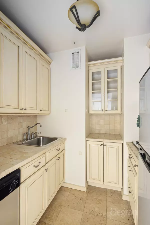 New York, NY 10022,303 E 57th St #24A