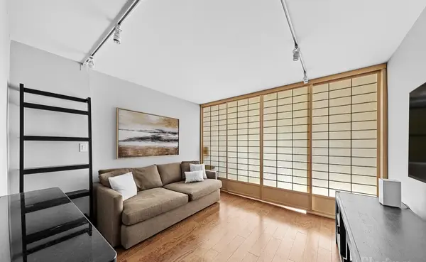 145 E 15th St #6J, New York, NY 10003