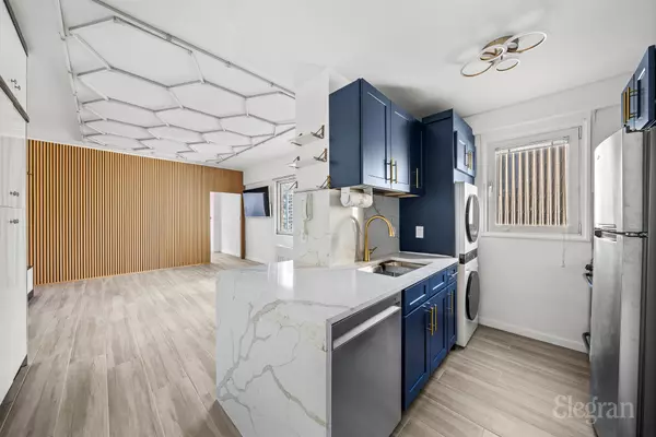 58 W 58th St #26F, New York, NY 10019