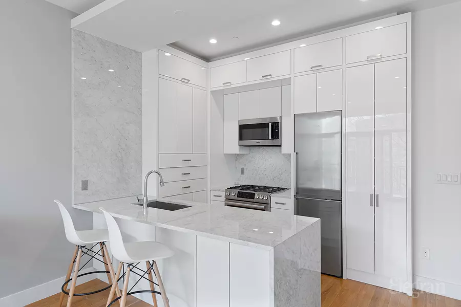 548 Leonard St #3A, Brooklyn, NY 11222