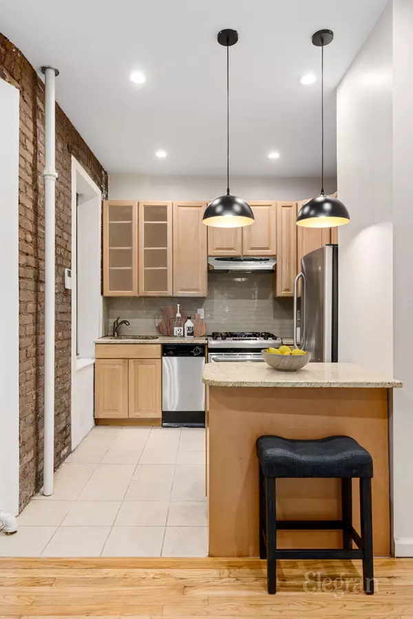 New York, NY 10011,340 W 19th St #4