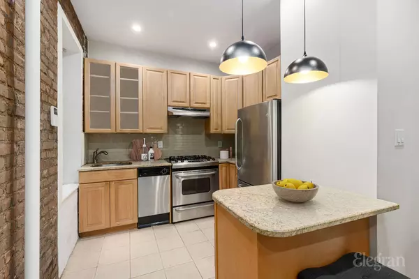 New York, NY 10011,340 W 19th St #4