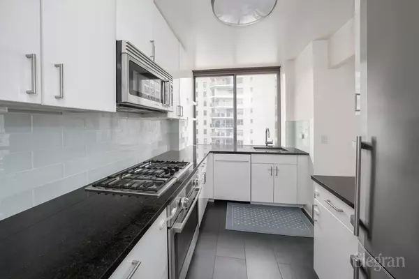 New York, NY 10065,300 E 64th St #9A
