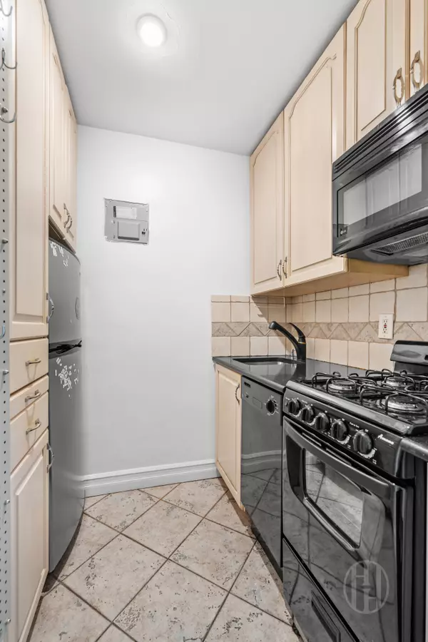 225 E 36th St #2P, New York, NY 10016