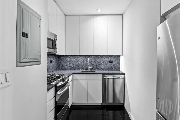 155 E 34th St #20K, New York, NY 10016