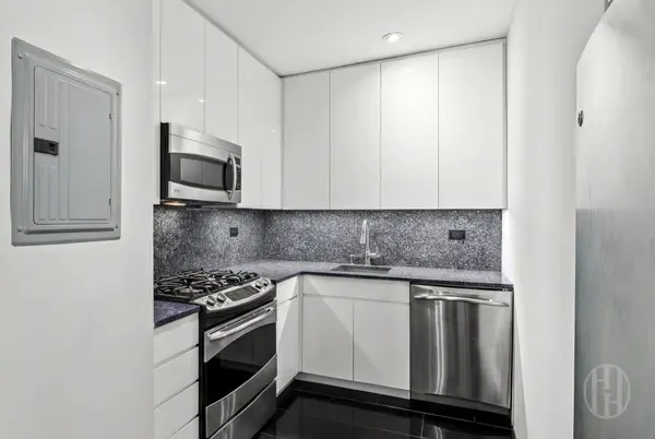 155 E 34th St #20K, New York, NY 10016