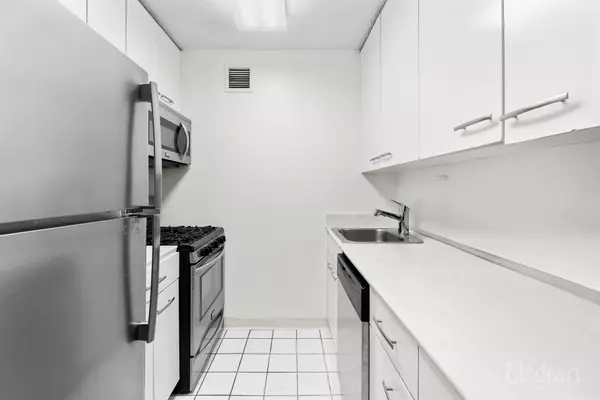 New York, NY 10016,330 E 38th St #34F
