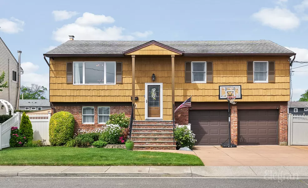 3408 Parkway Dr, Baldwin, NY 11510