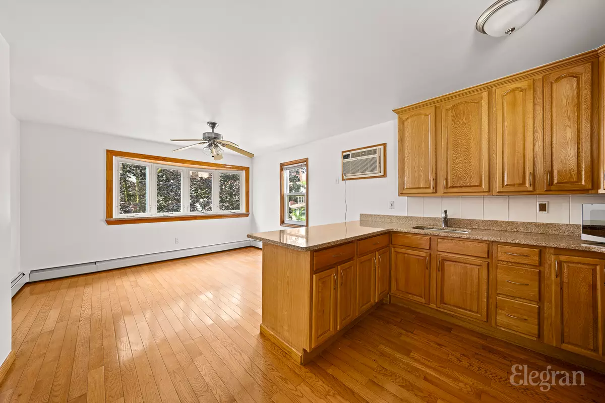 Elmhurst, NY 11373,42-85 Hampton St