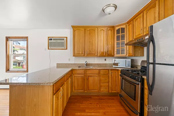 Elmhurst, NY 11373,42-85 Hampton St
