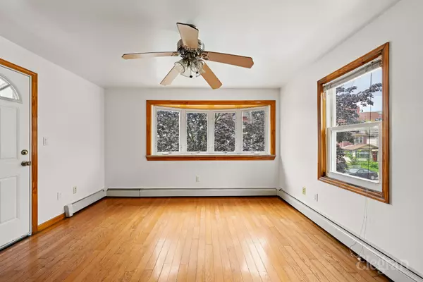 Elmhurst, NY 11373,42-85 Hampton St