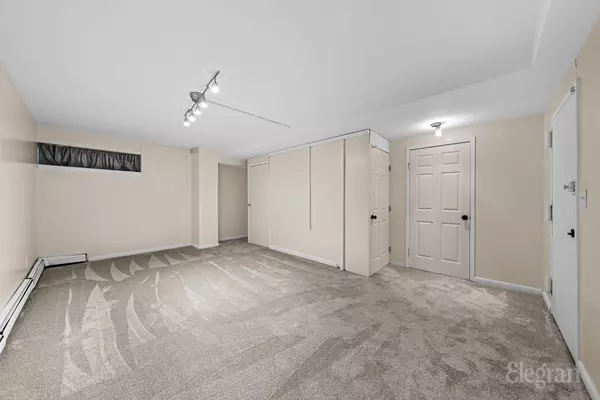 Fresh Meadows, NY 11365,71-02 Sutton Pl #1