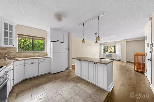 Fresh Meadows, NY 11365,71-02 Sutton Pl #1