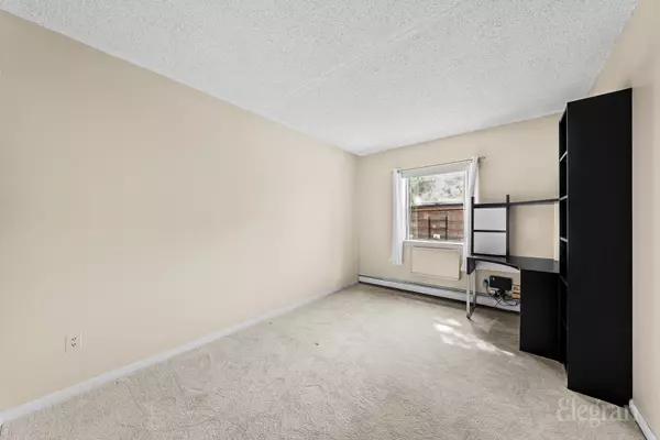 Fresh Meadows, NY 11365,71-02 Sutton Pl #1