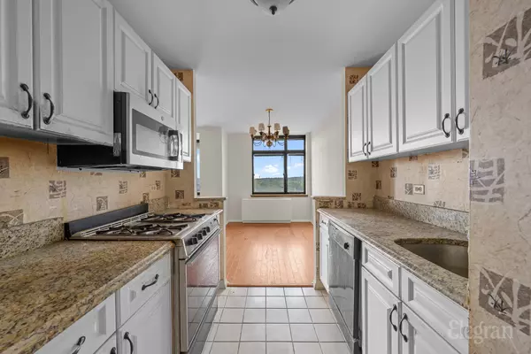 Forest Hills, NY 11375,112-01 Queens Blvd #16F