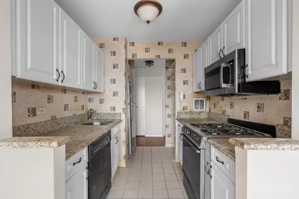 Forest Hills, NY 11375,112-01 Queens Blvd #16F