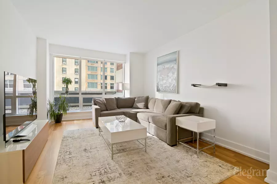 350 W 42nd St #4E, New York, NY 10036-6614