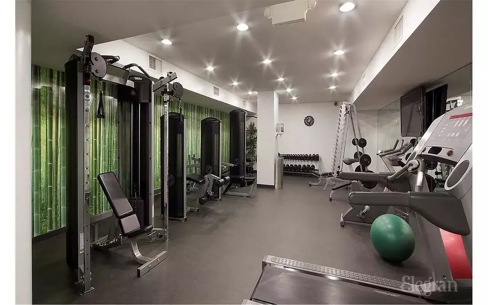 100 W 58th St #2A, New York, NY 10019-2129