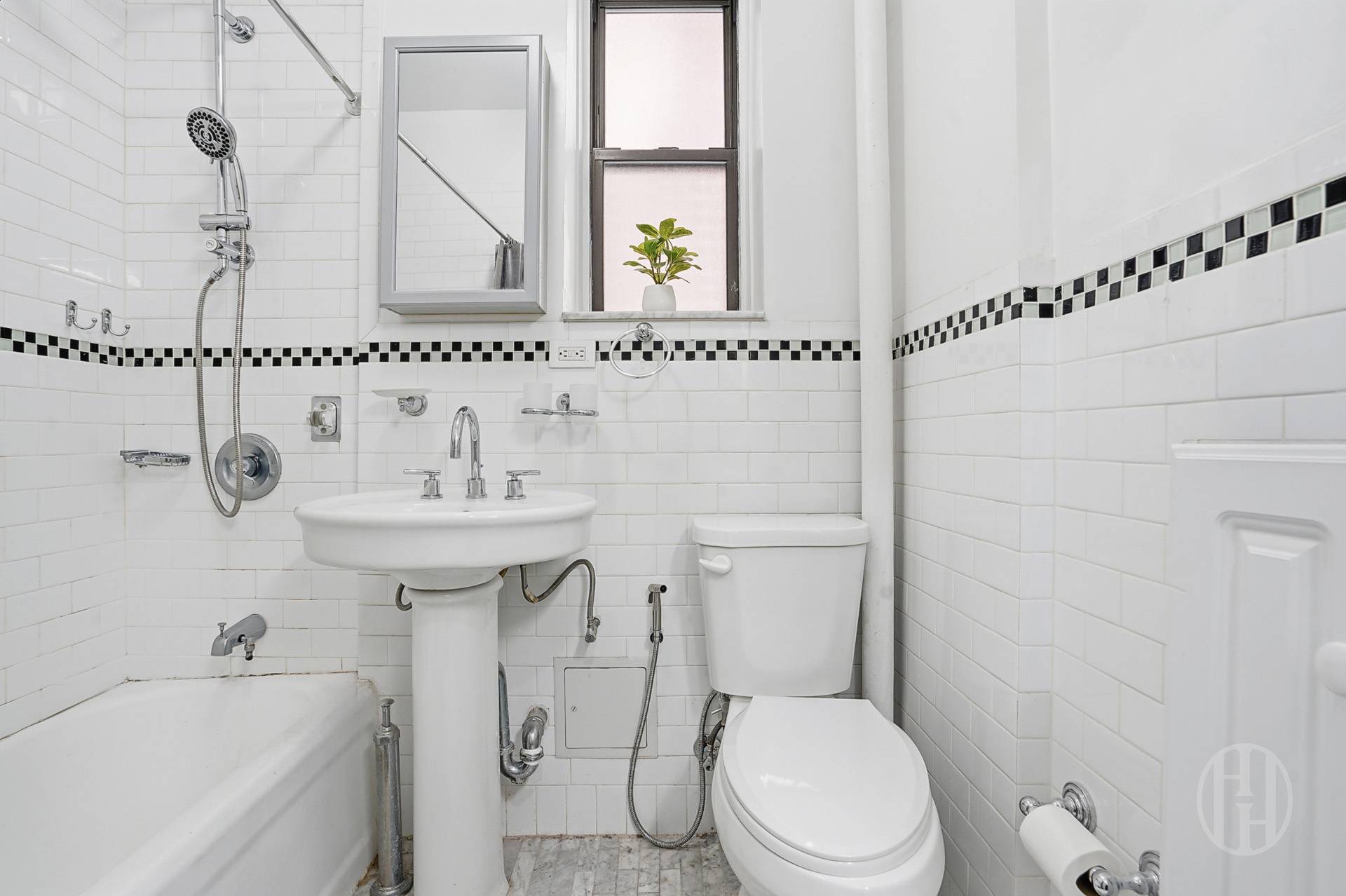 35-45 81st Street B5 Jackson Heights Queens NY 11372