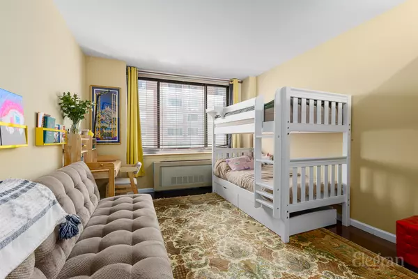 New York, NY 10280,300 Albany St #7i