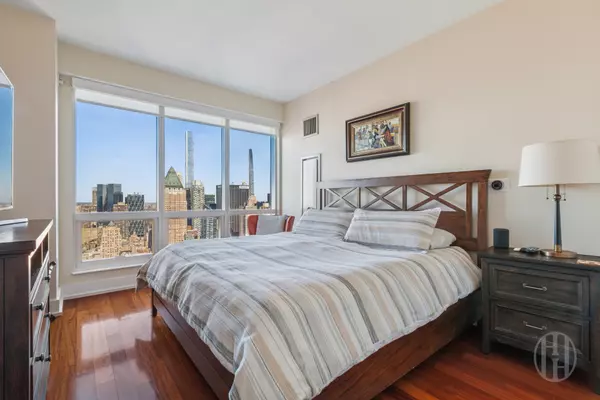 New York, NY 10036,350 W 42nd St #56C