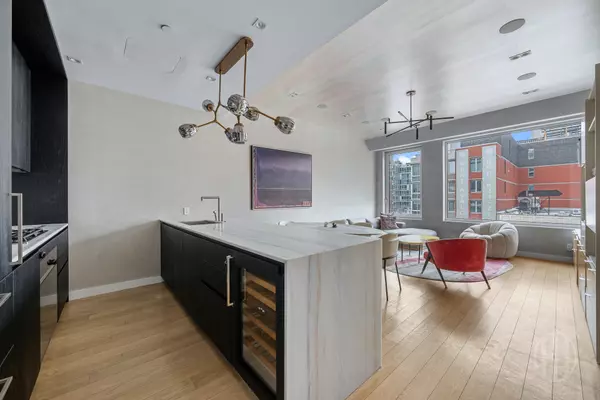 New York, NY 10003,32 E 1st St #4D