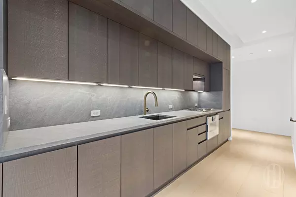 New York, NY 10038,130 William St #16A