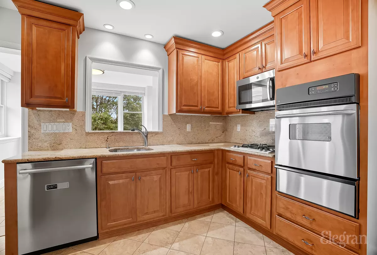 Pleasantville, NY 10570,38 Meadow Ln #2