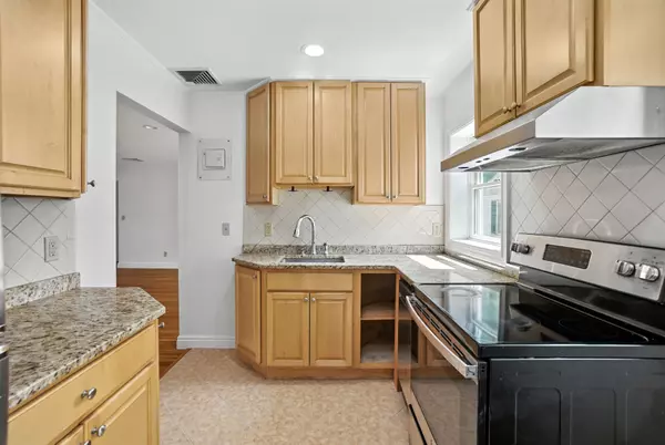 Pound Ridge, NY 10576,76 Westchester Ave #B