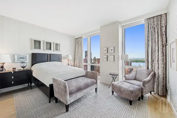 247 W 46th St #3801, New York, NY 10036