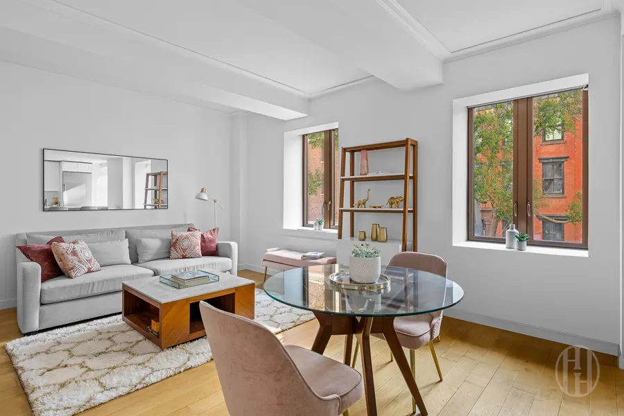 225 E 19th St #203, New York, NY 10003