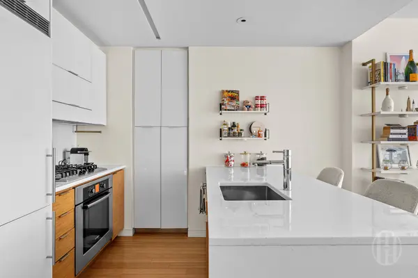 303 E 33rd St #2L, New York, NY 10016