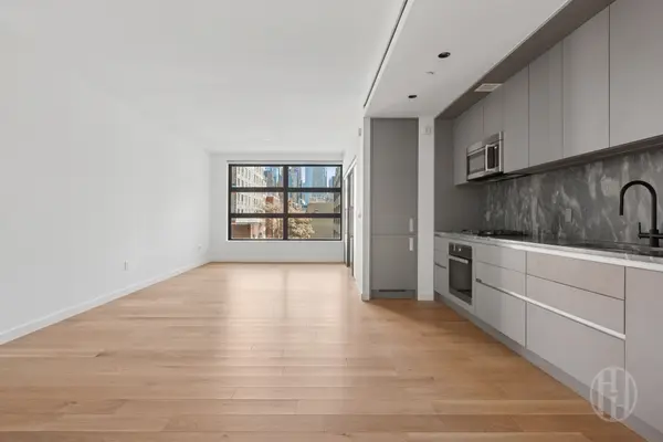 547 W 47th St #604, New York, NY 10036