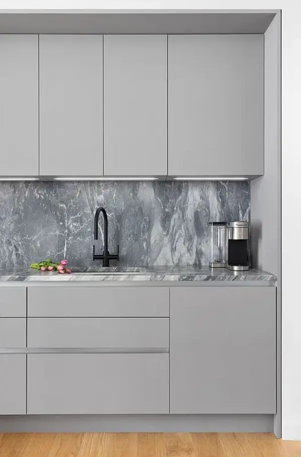 547 W 47th St #604, New York, NY 10036