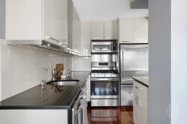 137 E 36th St #20C, New York, NY 10016