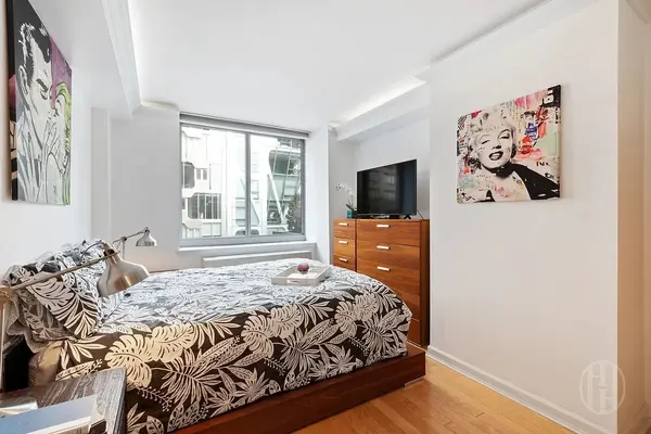 520 W 23rd St #4E, New York, NY 10011