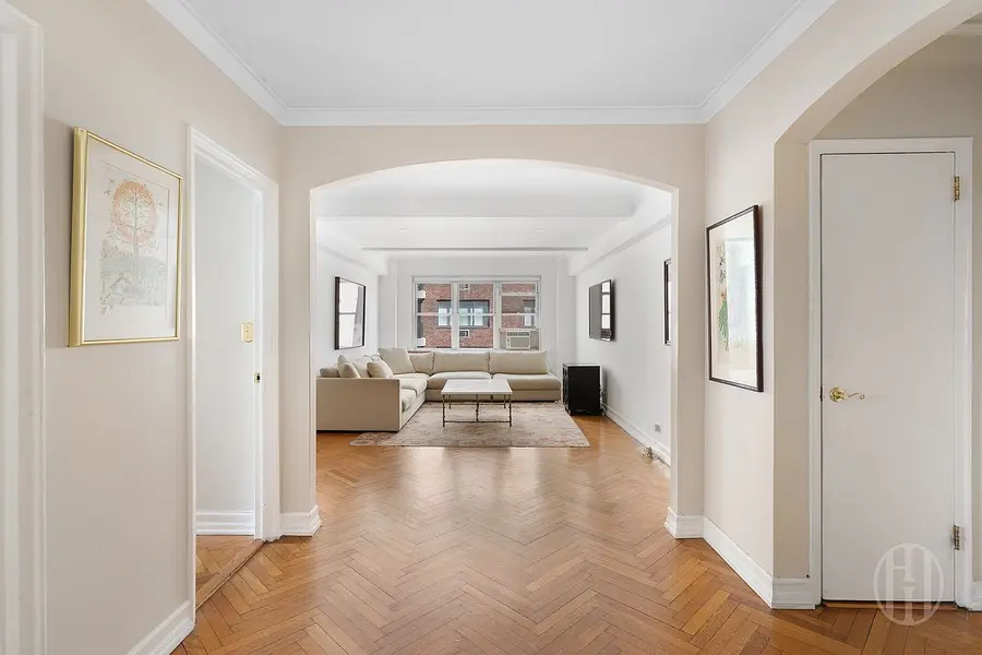 33 E End Ave #4F, New York, NY 10028-7007