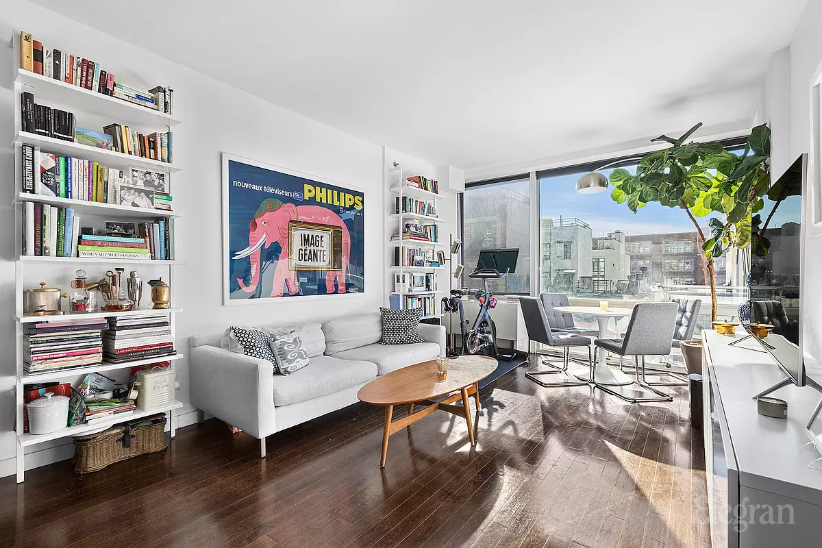 New York, NY 10009,425 E 13th St #6H