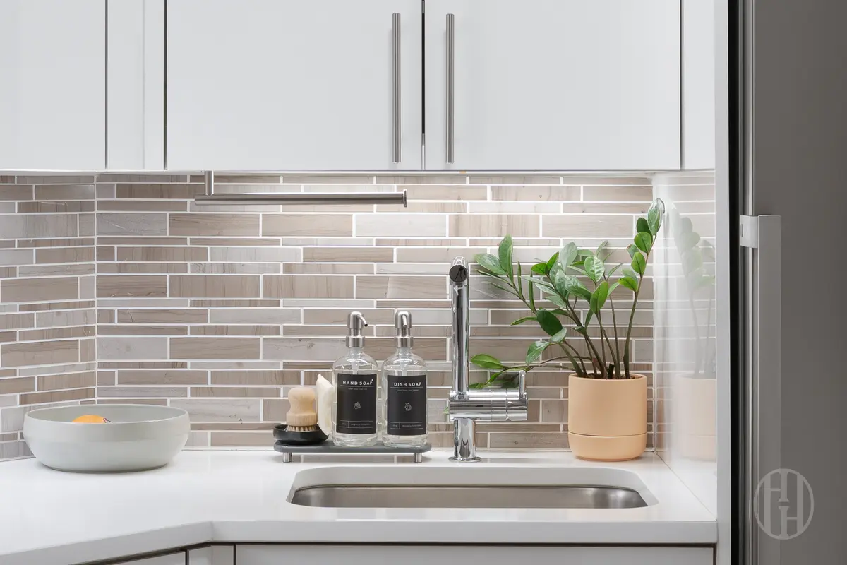 300 E 40th St #11L, New York, NY 10016-0298