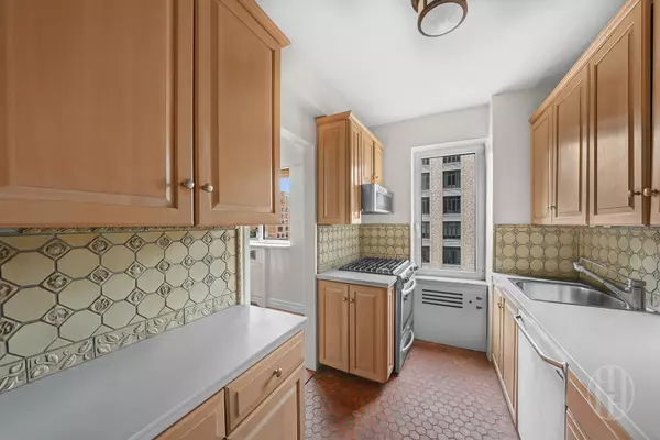 New York, NY 10028,45 E End Ave #10F