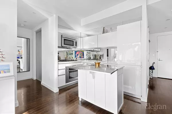 New York, NY 10009,425 E 13th St #6H