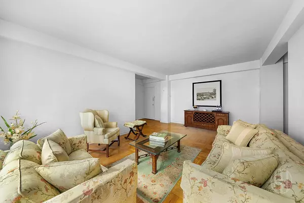 New York, NY 10028,45 East End Ave #3J