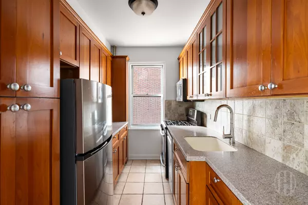 New York, NY 10028,33 E End Ave #7C